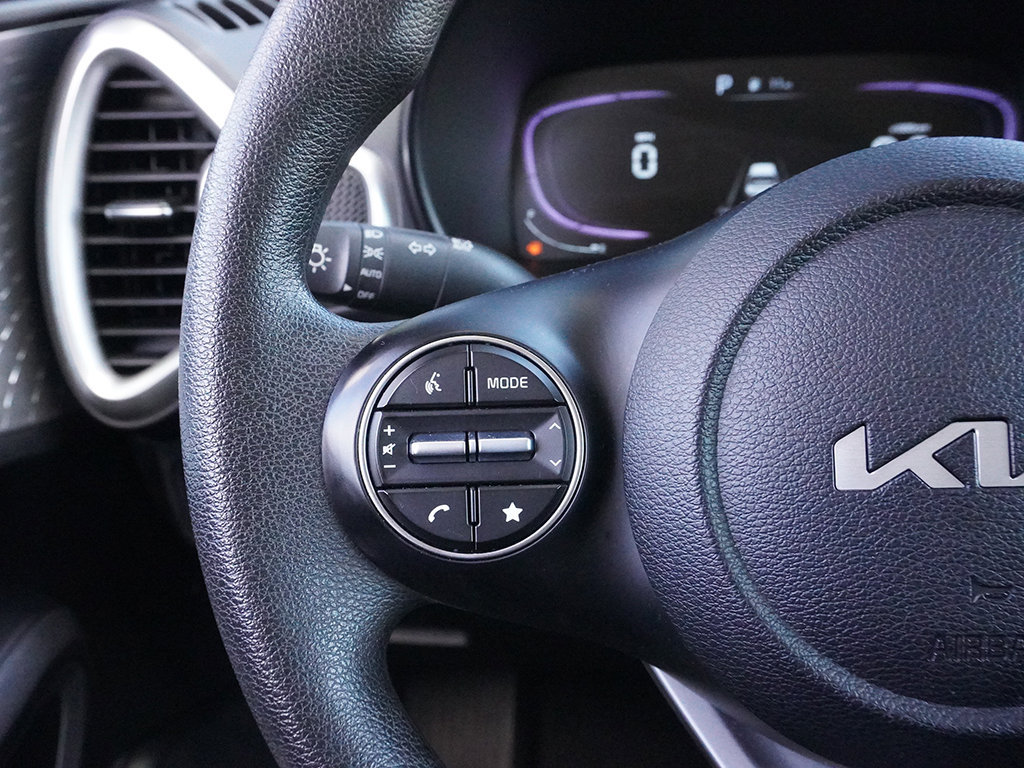 Used 2025 Kia Soul LX w/ LX Technology Package FWD image 40