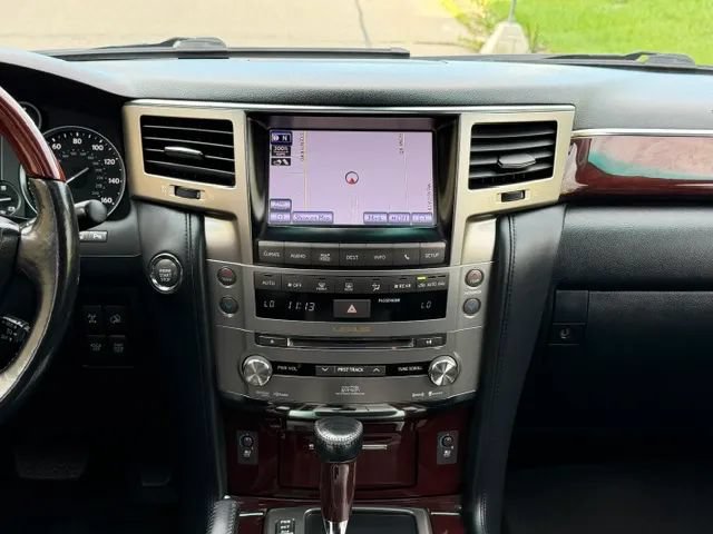 Used 2013 Lexus LX 570 4WD w/ Luxury Pkg image 18