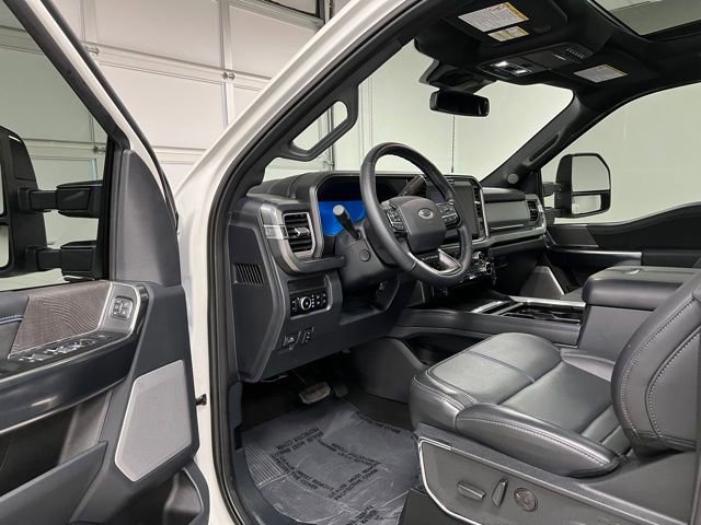 Used 2025 Ford F450 Platinum w/ FX4 Off-Road Package image 18
