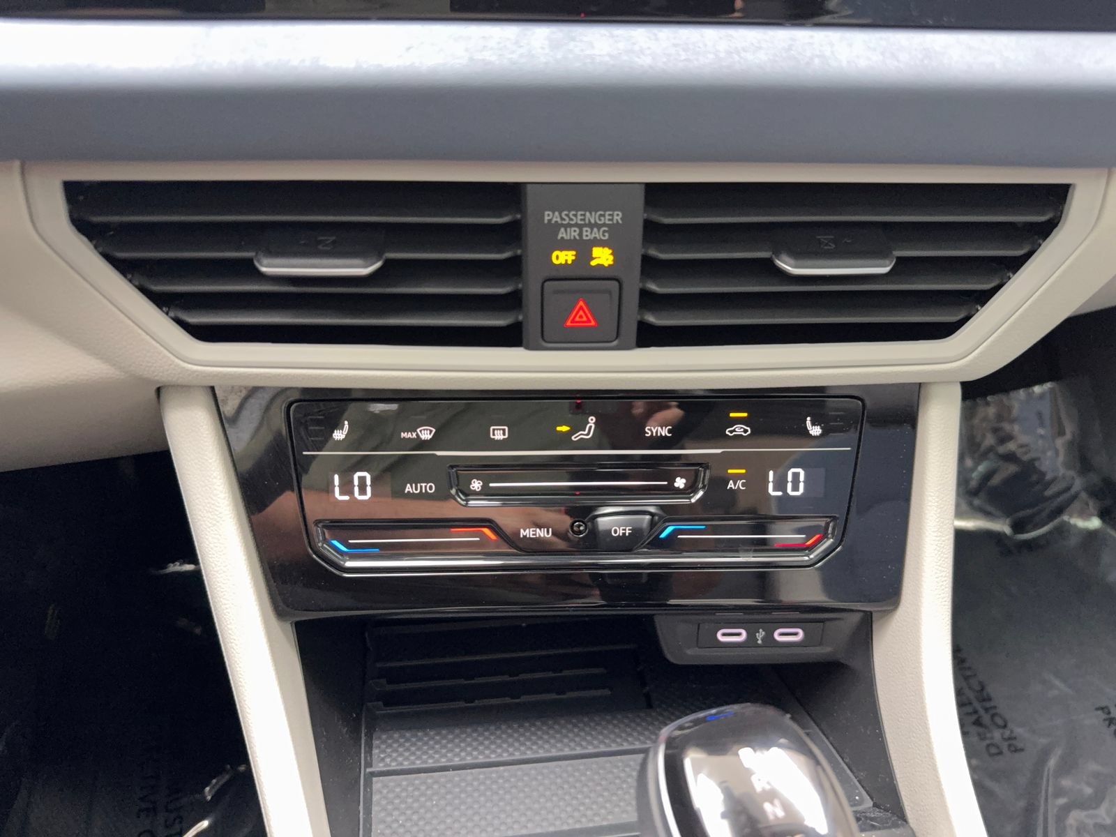 Used 2025 Volkswagen Jetta SE w/ Sunroof Package FWD image 29