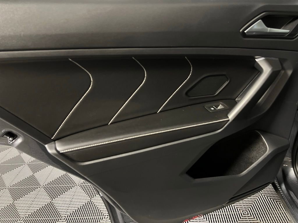 Used 2022 Volkswagen Tiguan SE image 26