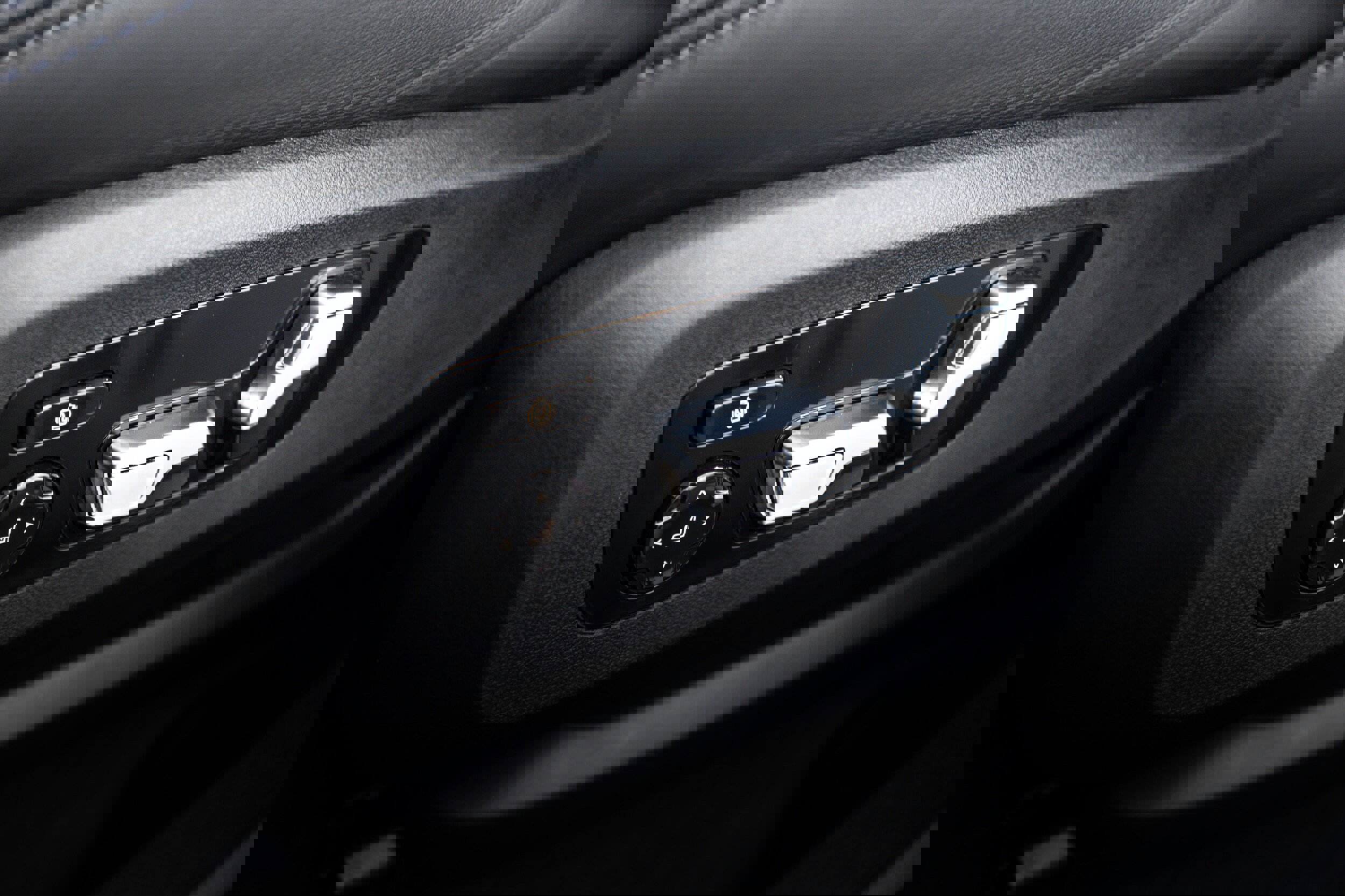 Used 2025 BMW X6 M Competition w/ Executive Package image 16