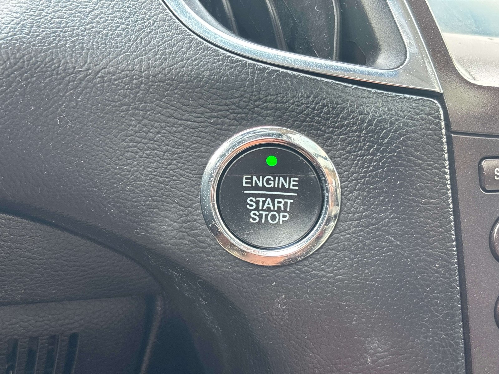 Used 2017 Ford Edge Titanium w/ Equipment Group 301A AWD/4WD image 27