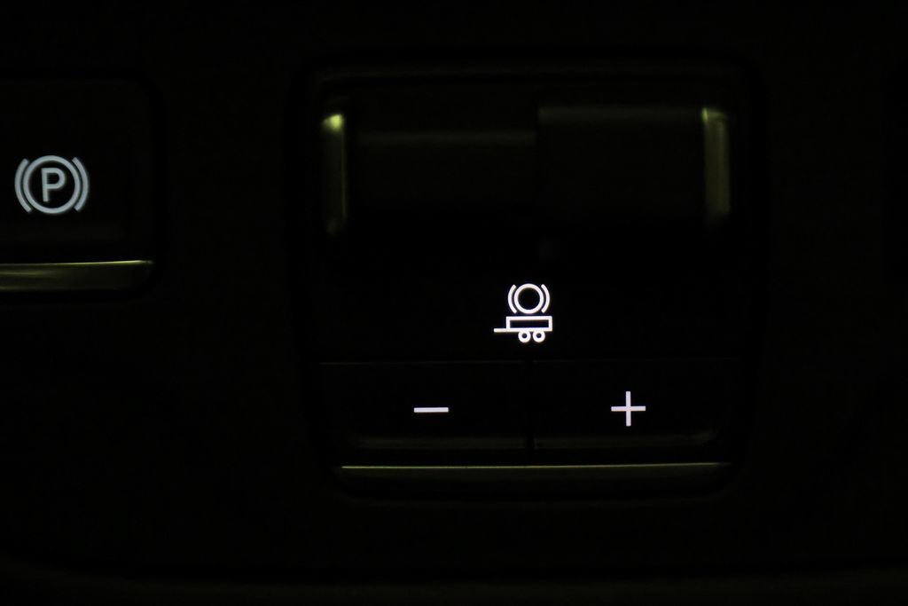 Used 2026 Cadillac Escalade ESV V w/ LPO, ONYX Package AWD/4WD image 28
