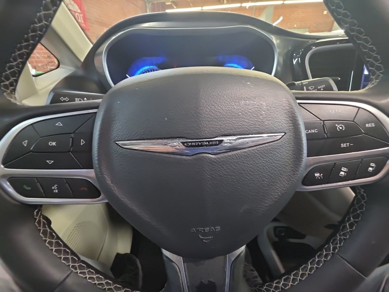 Used 2024 Chrysler Pacifica Touring-L FWD image 30