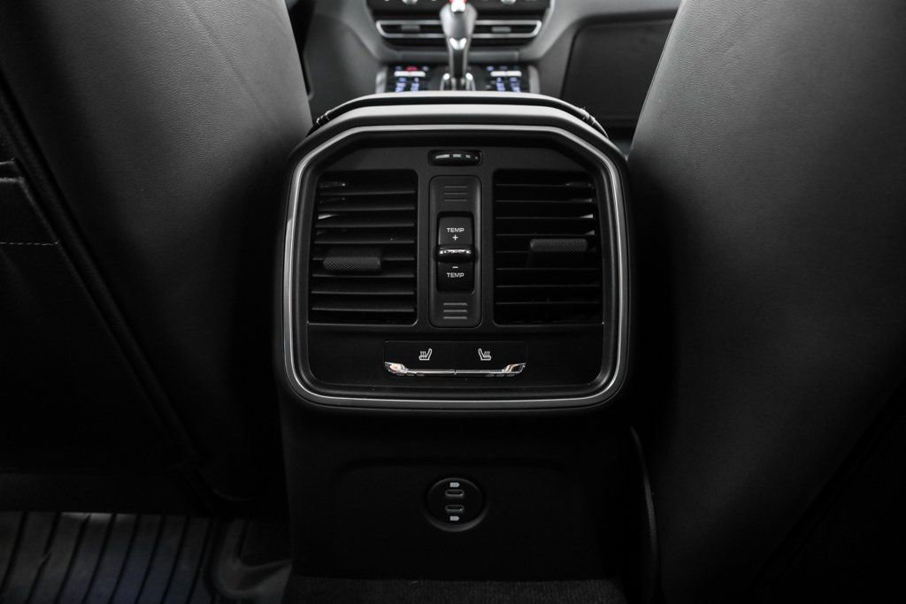 Certified 2025 Porsche Macan image 21