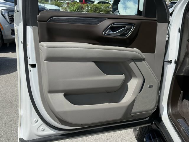 Used 2022 GMC Yukon SLT w/ SLT Premium Package image 32