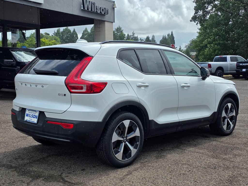 Used 2024 Volvo XC40 B5 Plus AWD/4WD image 2