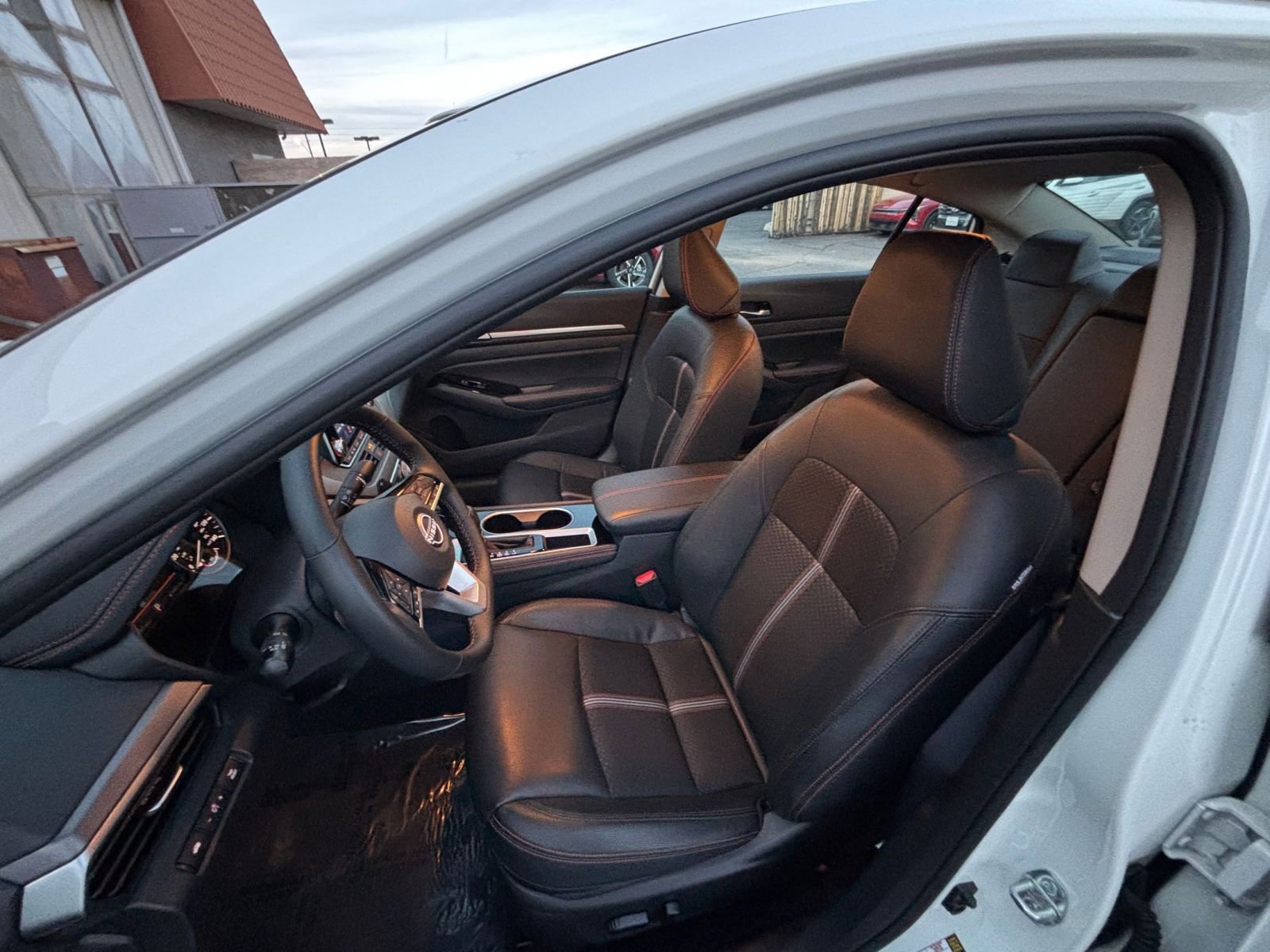 Used 2025 Nissan Altima 2.5 SR image 36