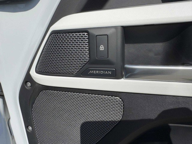Used 2021 Land Rover Defender 90 image 41
