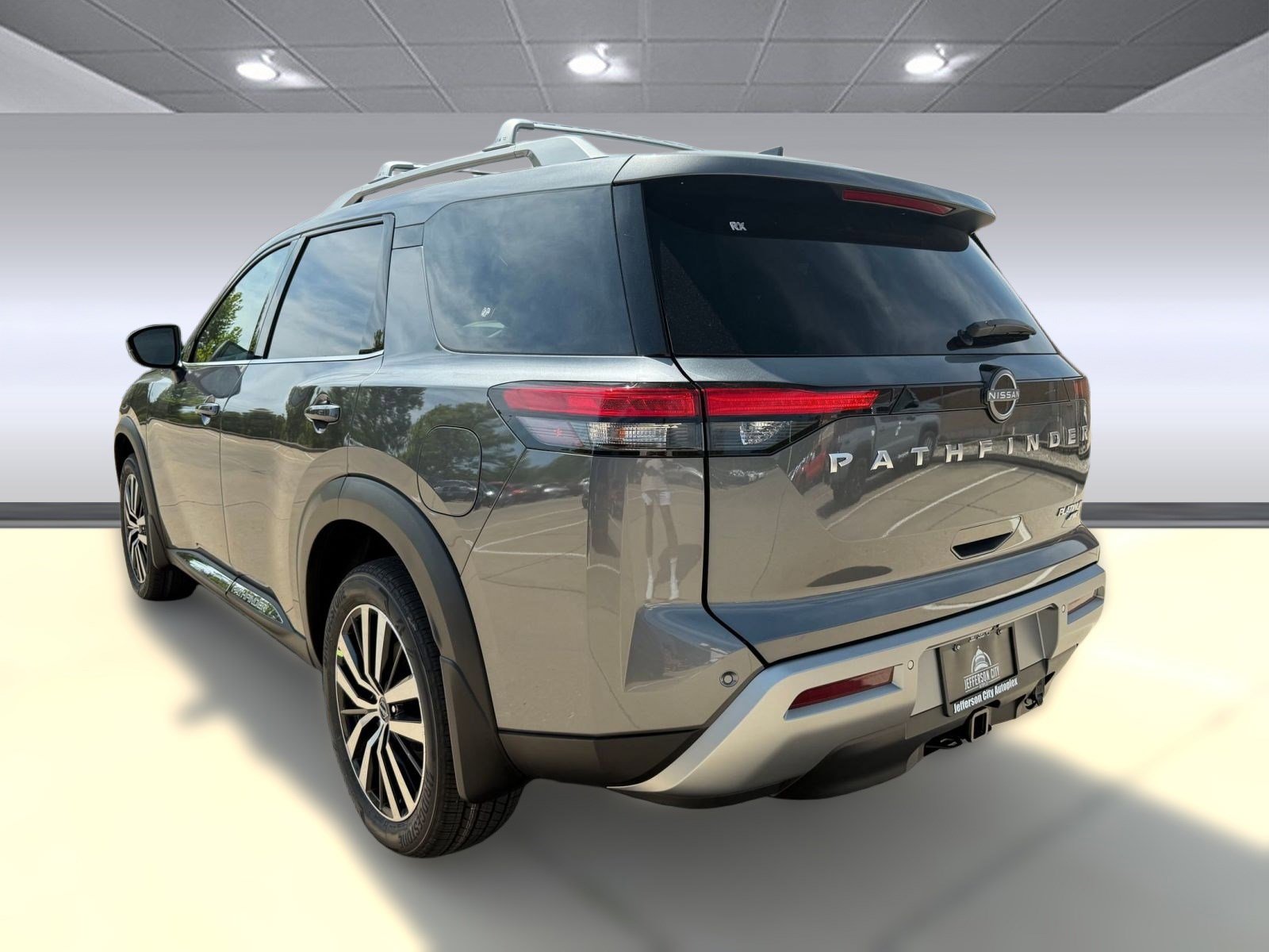 New 2025 Nissan Pathfinder Platinum image 3