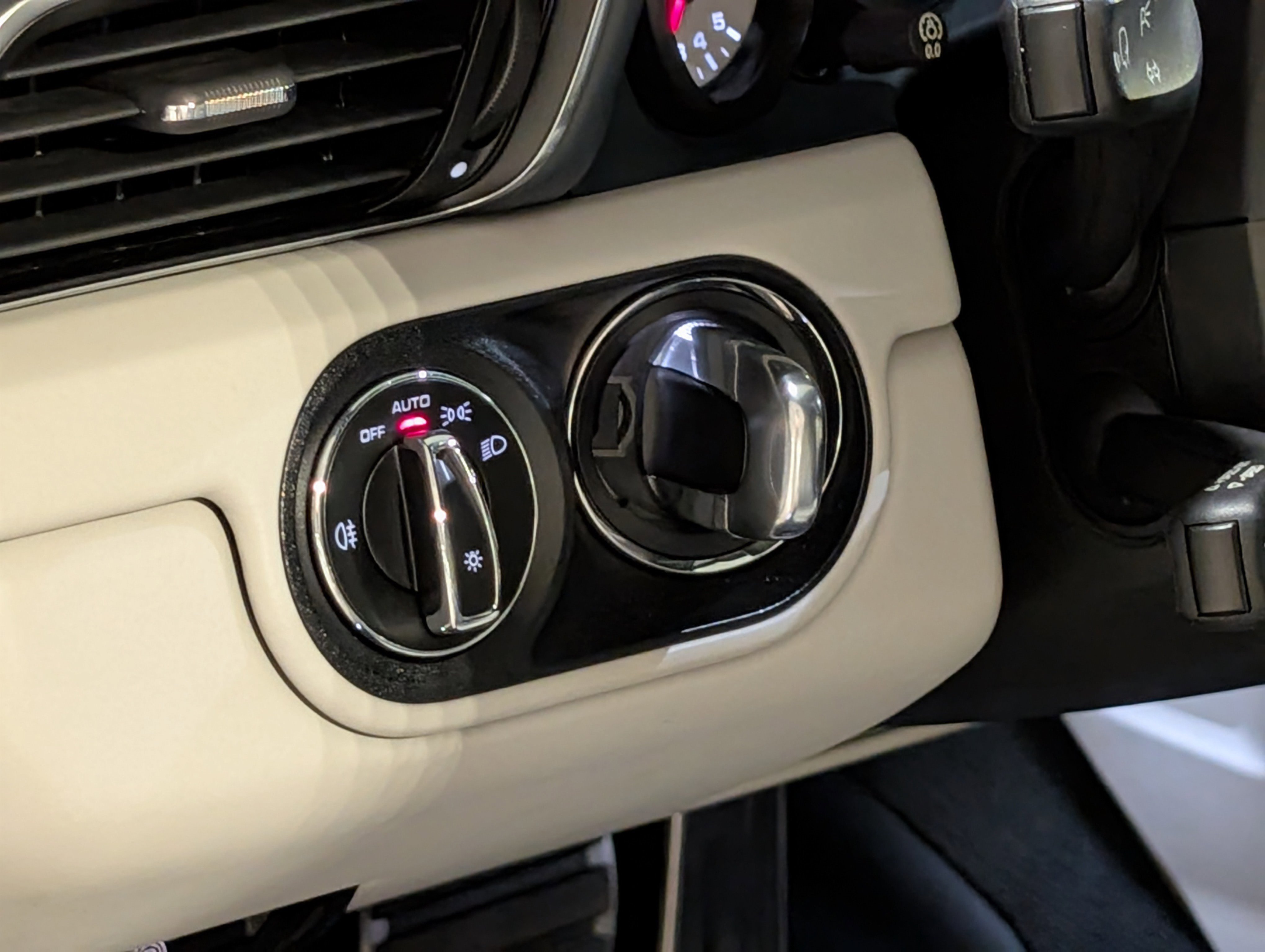 Certified 2017 Porsche 911 Turbo S image 23