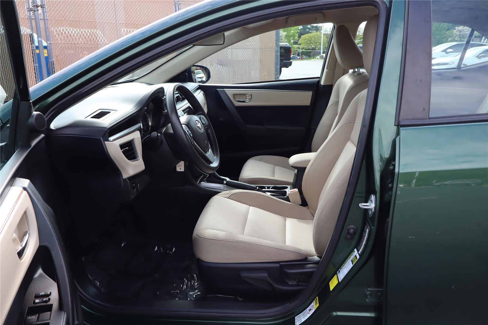 Used 2014 Toyota Corolla LE FWD image 9