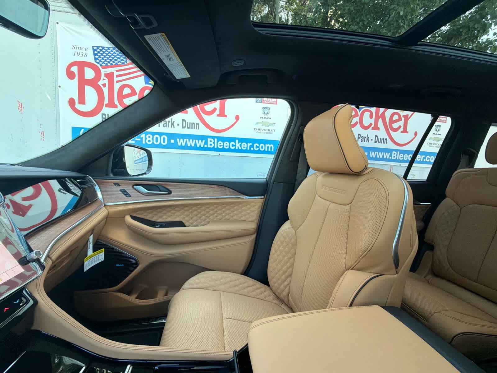 New 2026 Jeep Grand Cherokee L Summit AWD/4WD image 30
