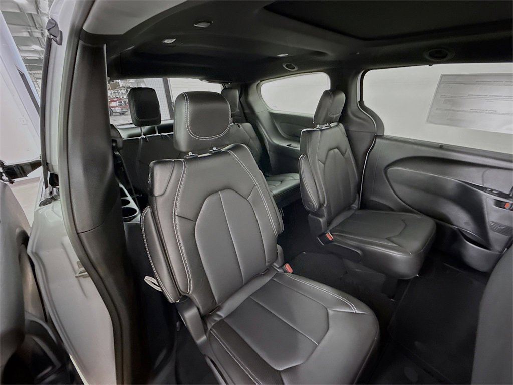 New 2026 Chrysler Pacifica Select image 29
