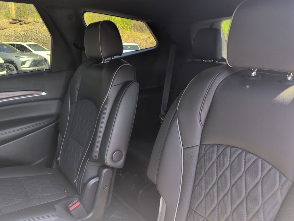 Used 2024 Buick Enclave Avenir w/ Avenir Technology Package AWD/4WD image 12