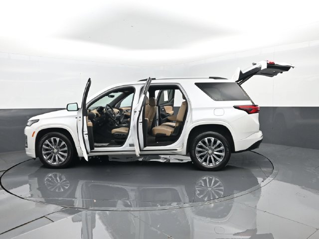 Used 2023 Chevrolet Traverse Premier AWD/4WD image 35