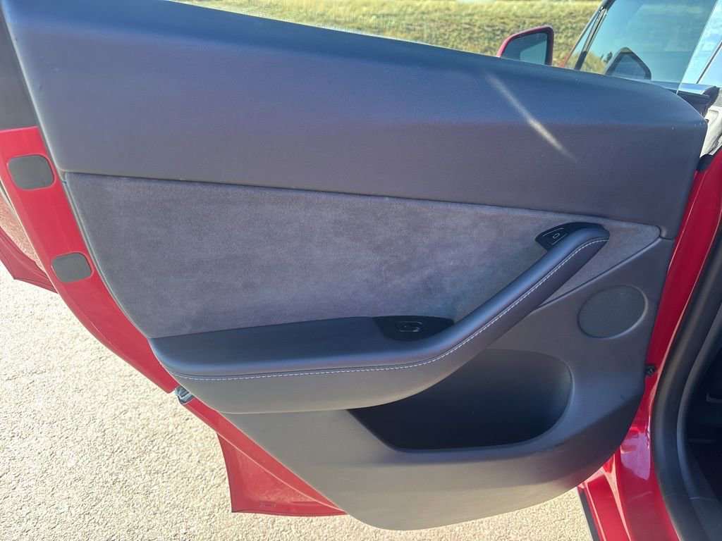 Used 2020 Tesla Model Y Long Range image 12