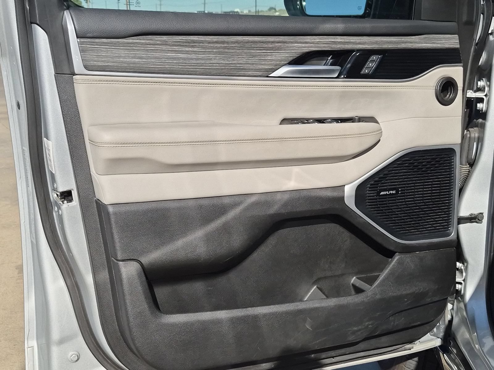 Used 2024 Jeep Wagoneer Series II w/ Flexible Seating Group RWD image 11