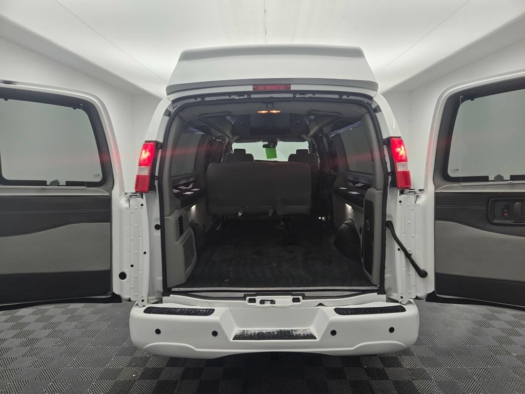 Used 2020 Chevrolet Express 2500 Extended RWD image 6