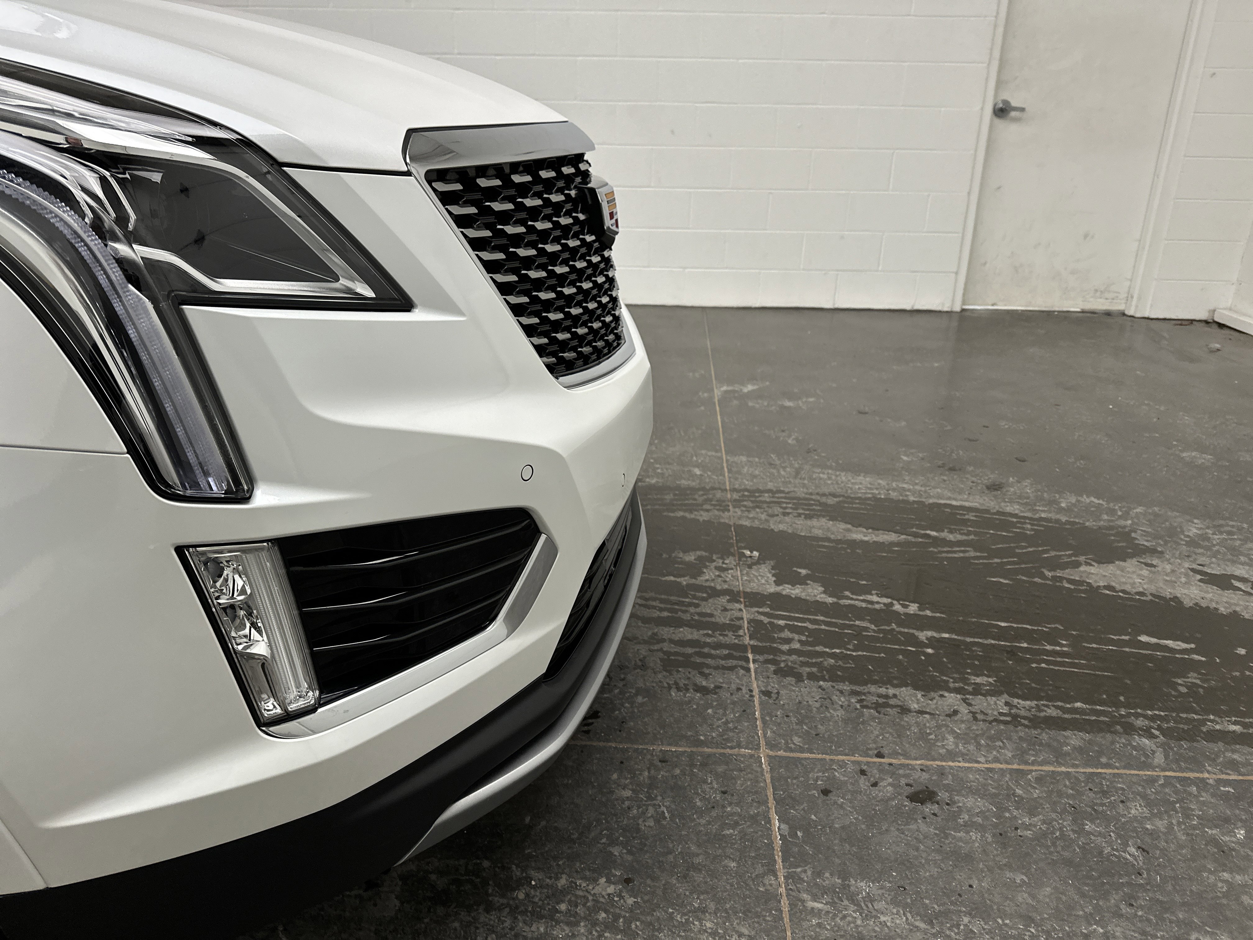 Used 2025 Cadillac XT5 Premium Luxury image 2