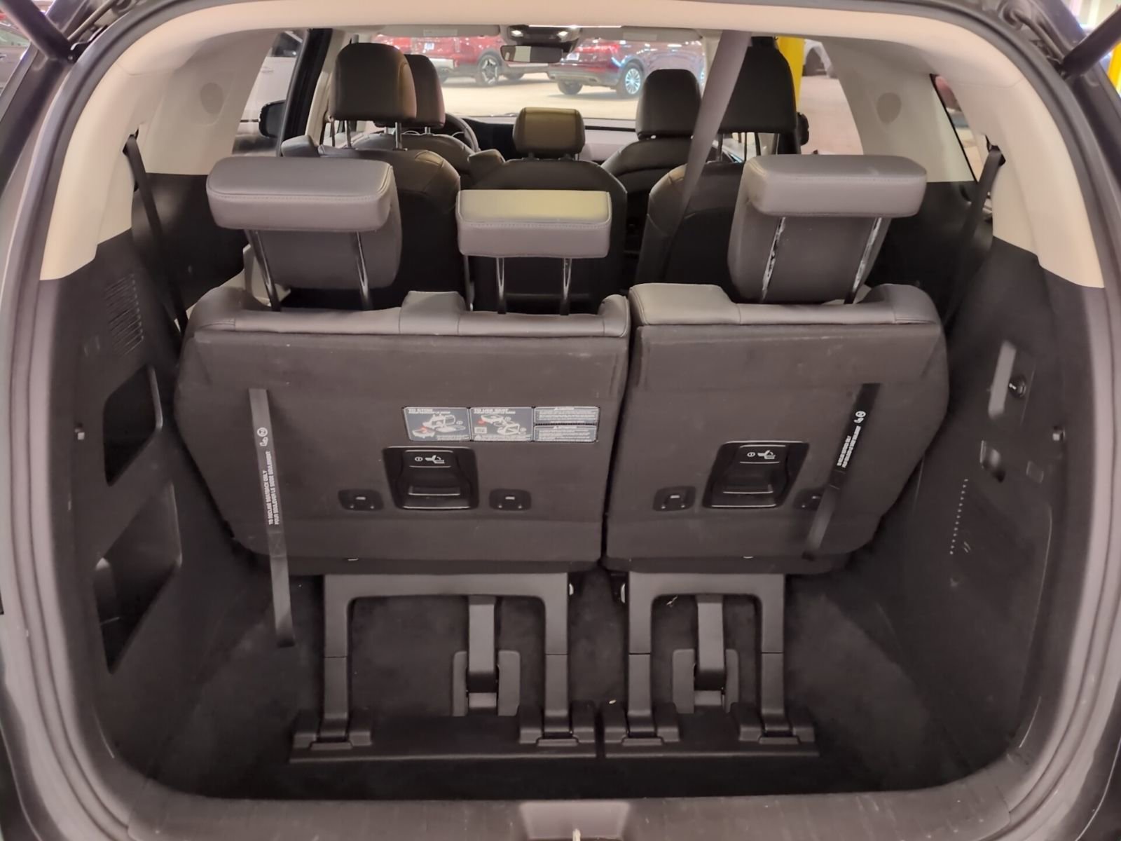 Certified 2023 Kia Carnival EX image 15