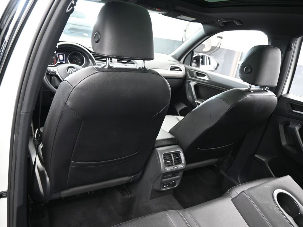 Used 2020 Volkswagen Tiguan SE R-Line image 33