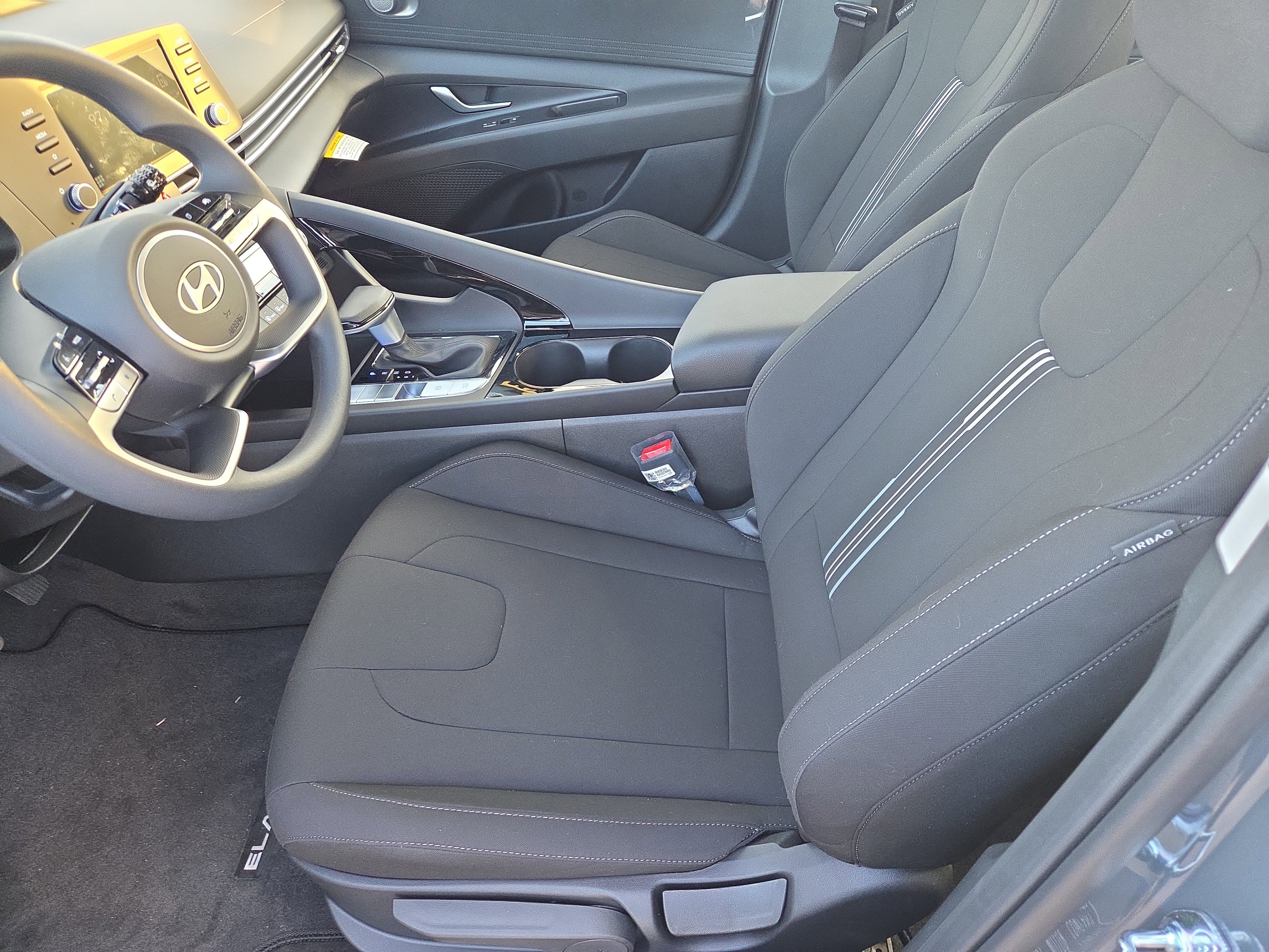 New 2026 Hyundai Elantra Hybrid FWD image 4