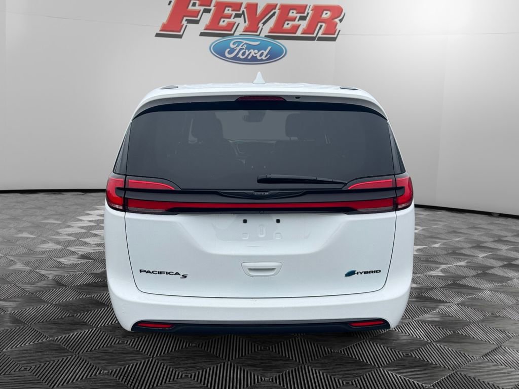Used 2022 Chrysler Pacifica Touring-L w/ S Appearance Package image 4