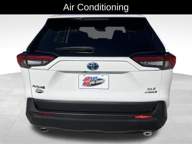 Used 2021 Toyota RAV4 XLE AWD/4WD image 5