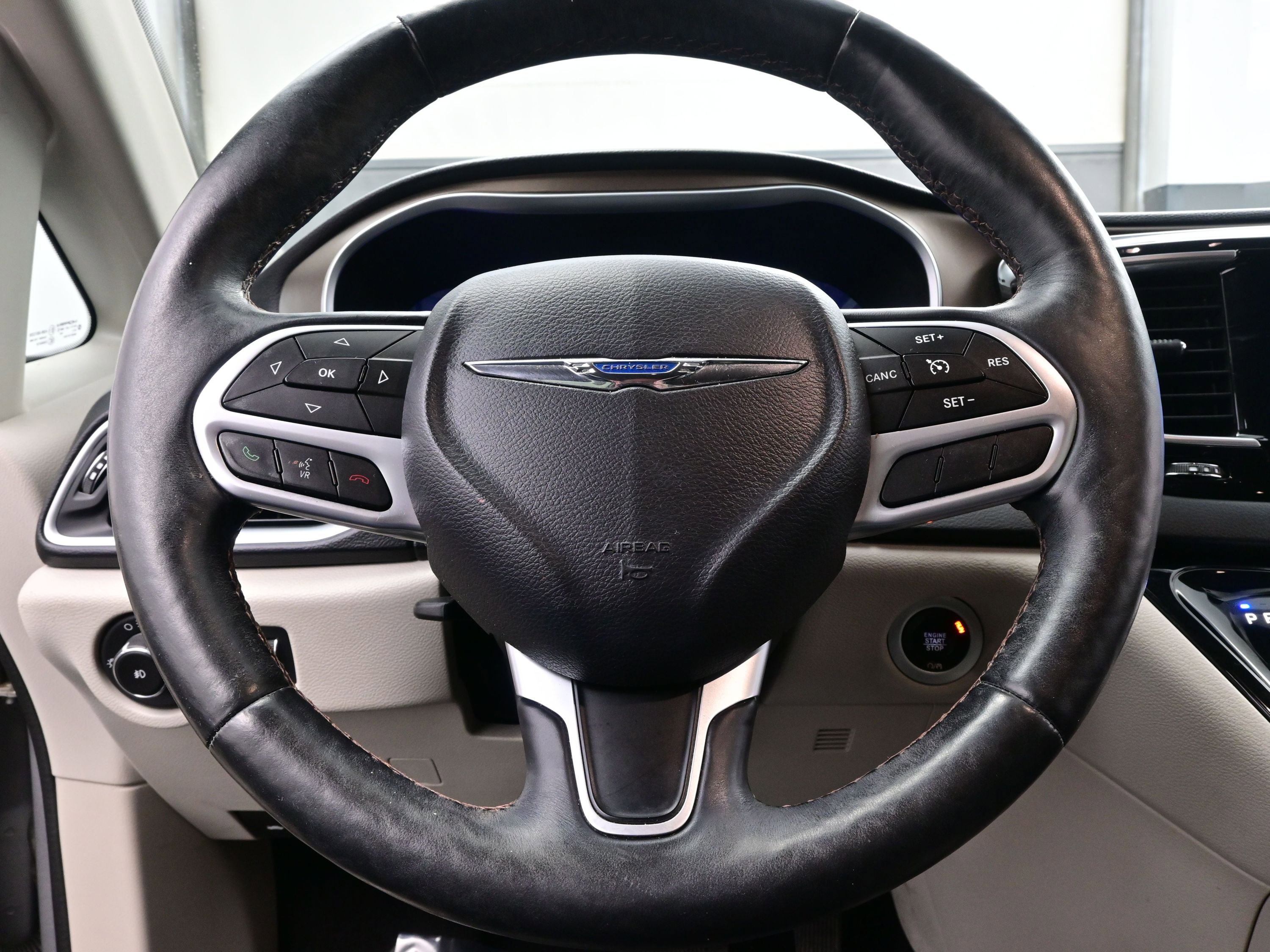 Used 2017 Chrysler Pacifica Touring-L Plus image 25