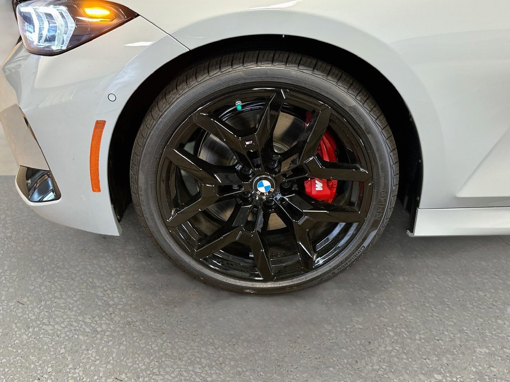 New 2026 BMW 330i xDrive Sedan w/ M Sport Package AWD/4WD image 33