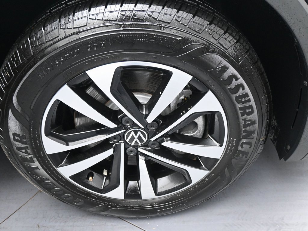 Used 2024 Volkswagen Tiguan S image 41