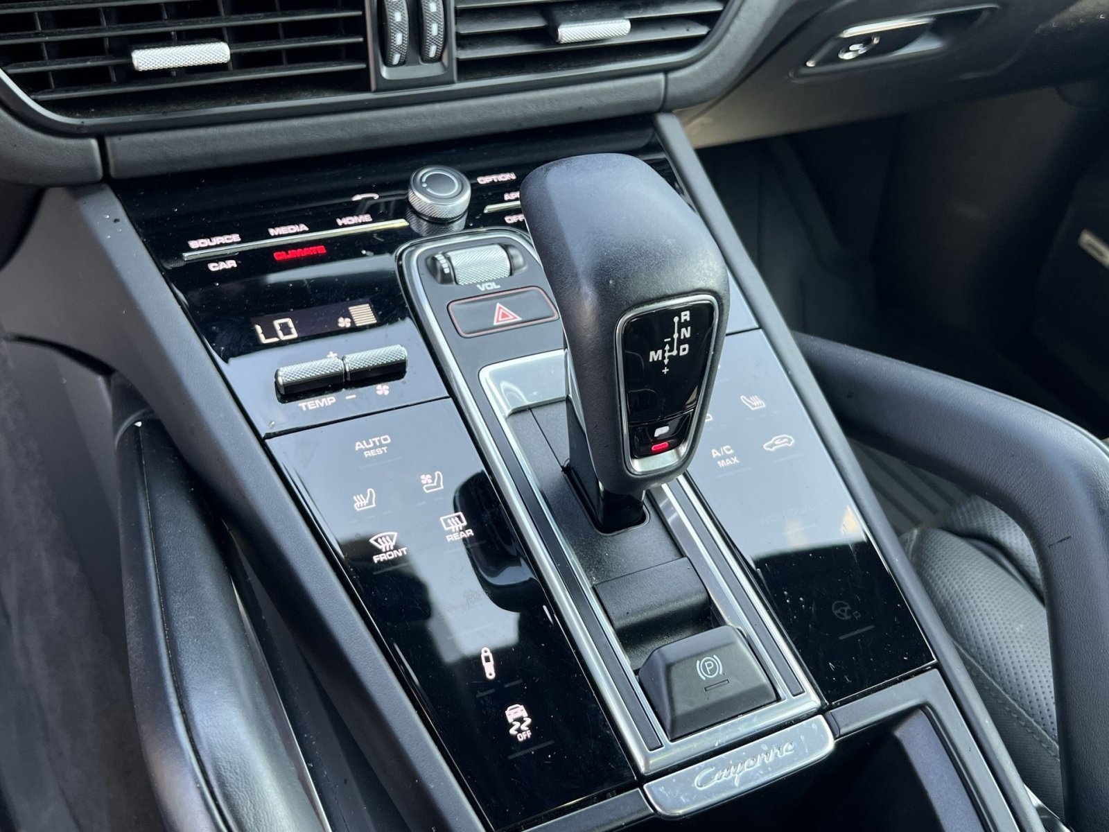 Used 2020 Porsche Cayenne Turbo AWD/4WD image 21