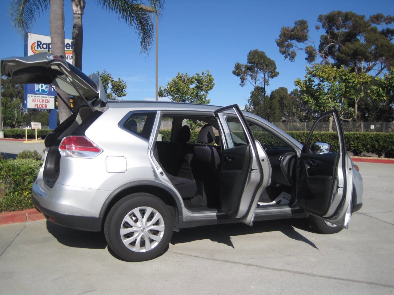 Used 2016 Nissan Rogue S image 4