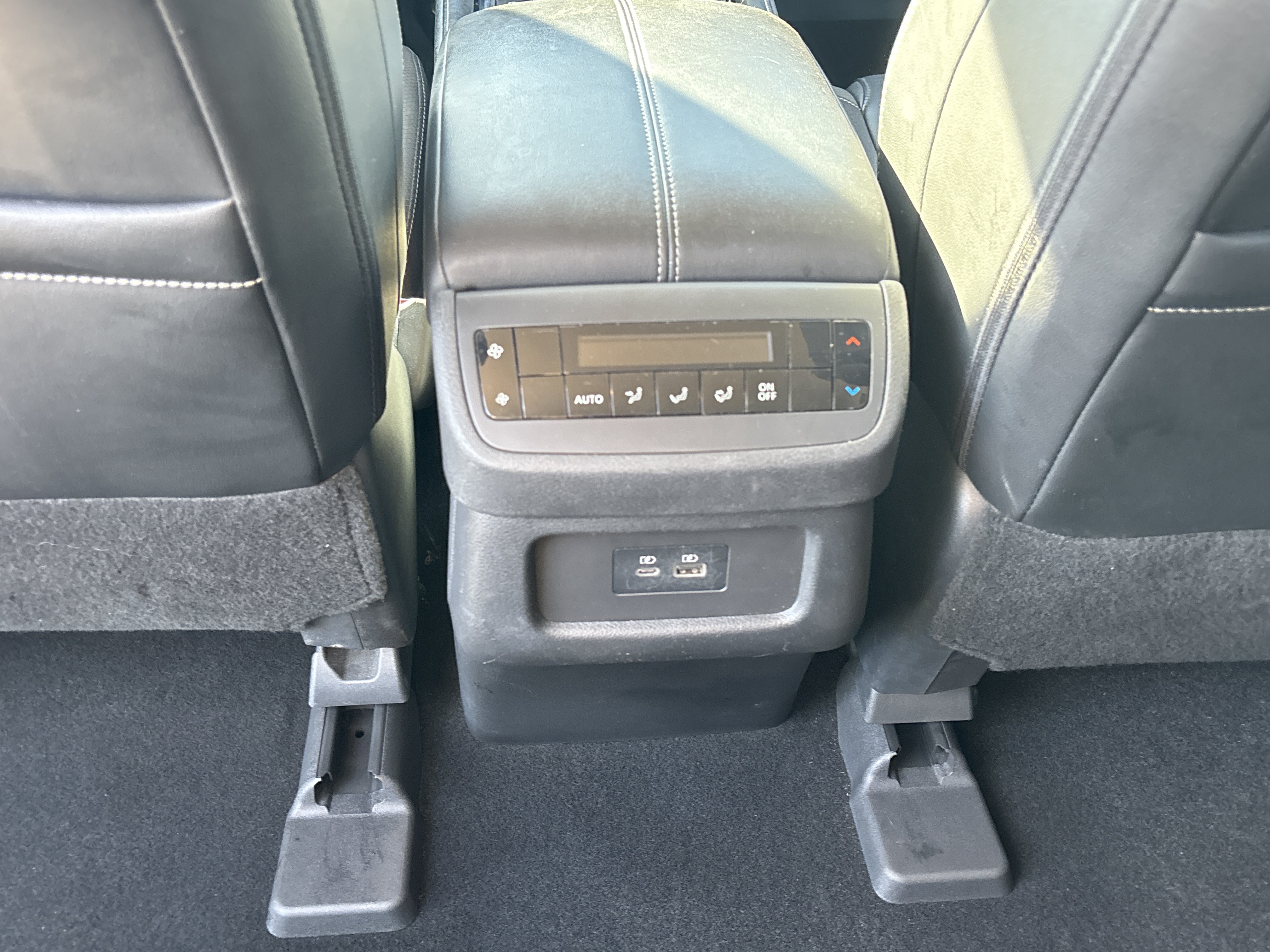 Used 2023 Nissan Pathfinder SL w/ Black Appearance Package AWD/4WD image 32