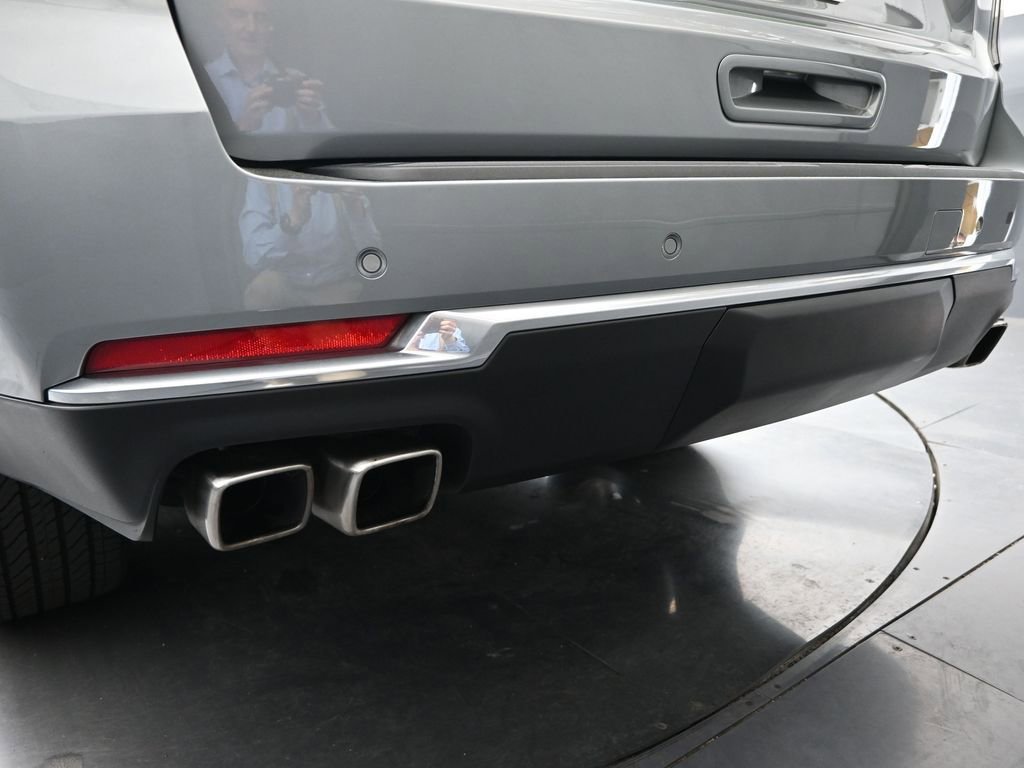 Used 2025 Chevrolet Tahoe High Country AWD/4WD image 9