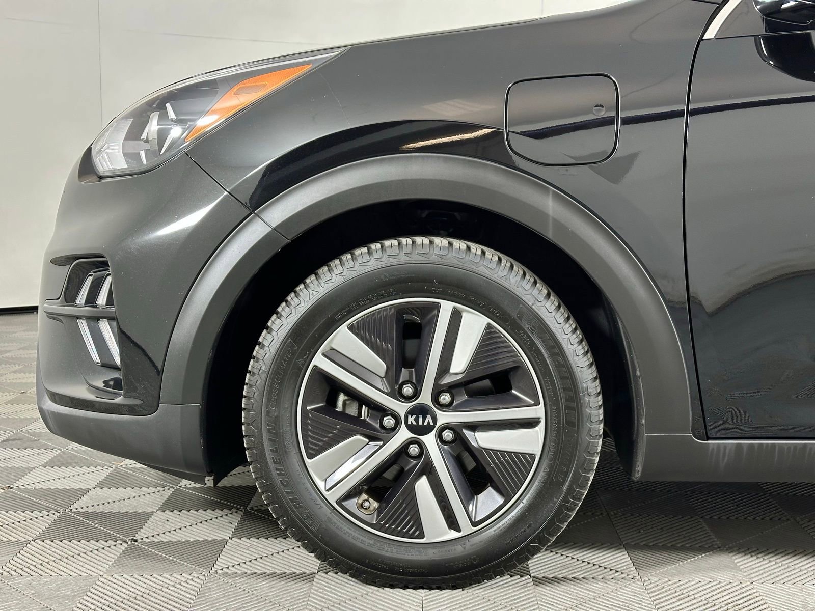 Used 2020 Kia Niro EX image 8