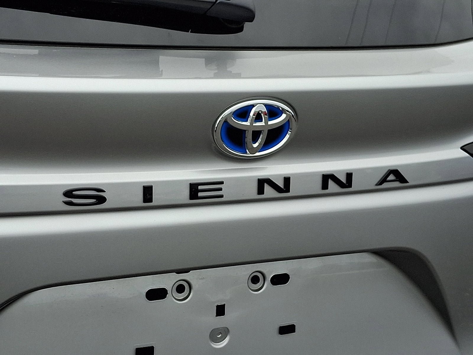 Used 2025 Toyota Sienna XSE FWD image 31