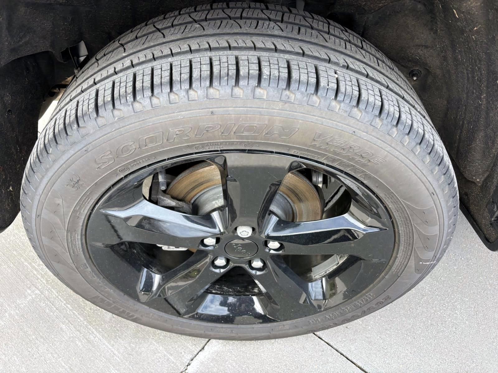 Used 2025 Jeep Grand Cherokee Limited w/ Luxury Tech Group II image 10