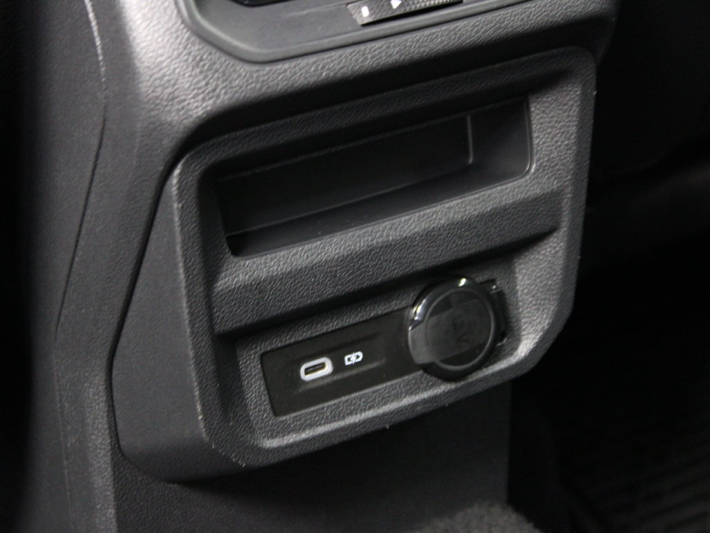 Used 2024 Volkswagen Tiguan SEL R-Line w/ MDO Package, Two-Row AWD/4WD image 17