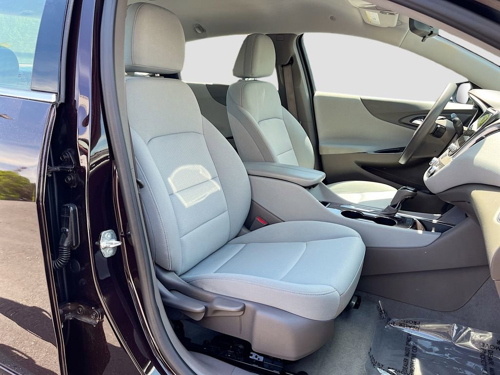Used 2020 Chevrolet Malibu LT FWD image 32