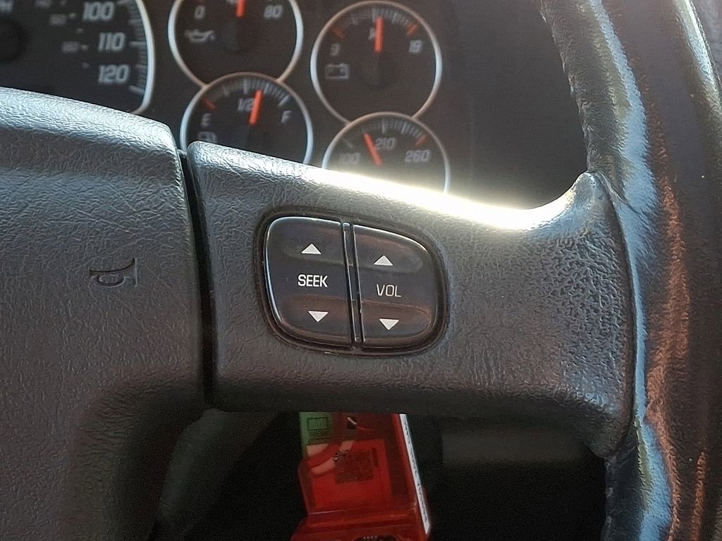 Used 2005 GMC Envoy Denali image 25