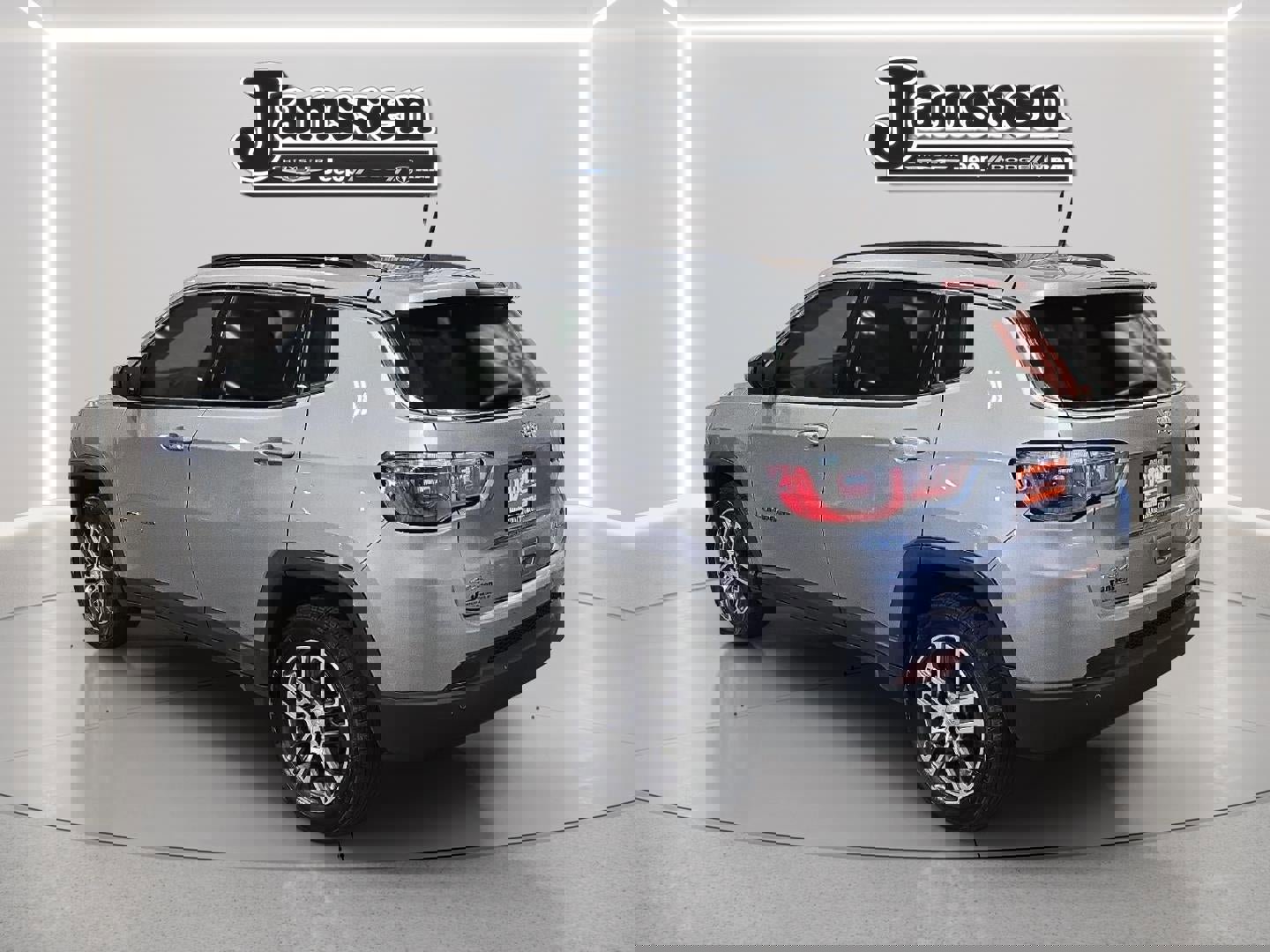 Used 2017 Jeep Compass Latitude w/ Safe & Security Group image 3