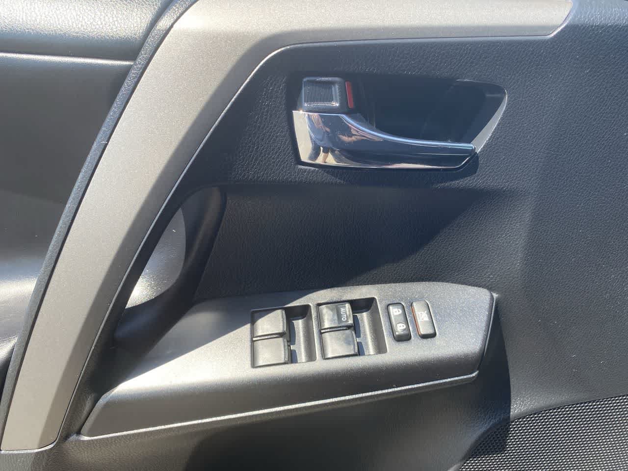 Certified 2018 Toyota RAV4 XLE AWD/4WD image 13