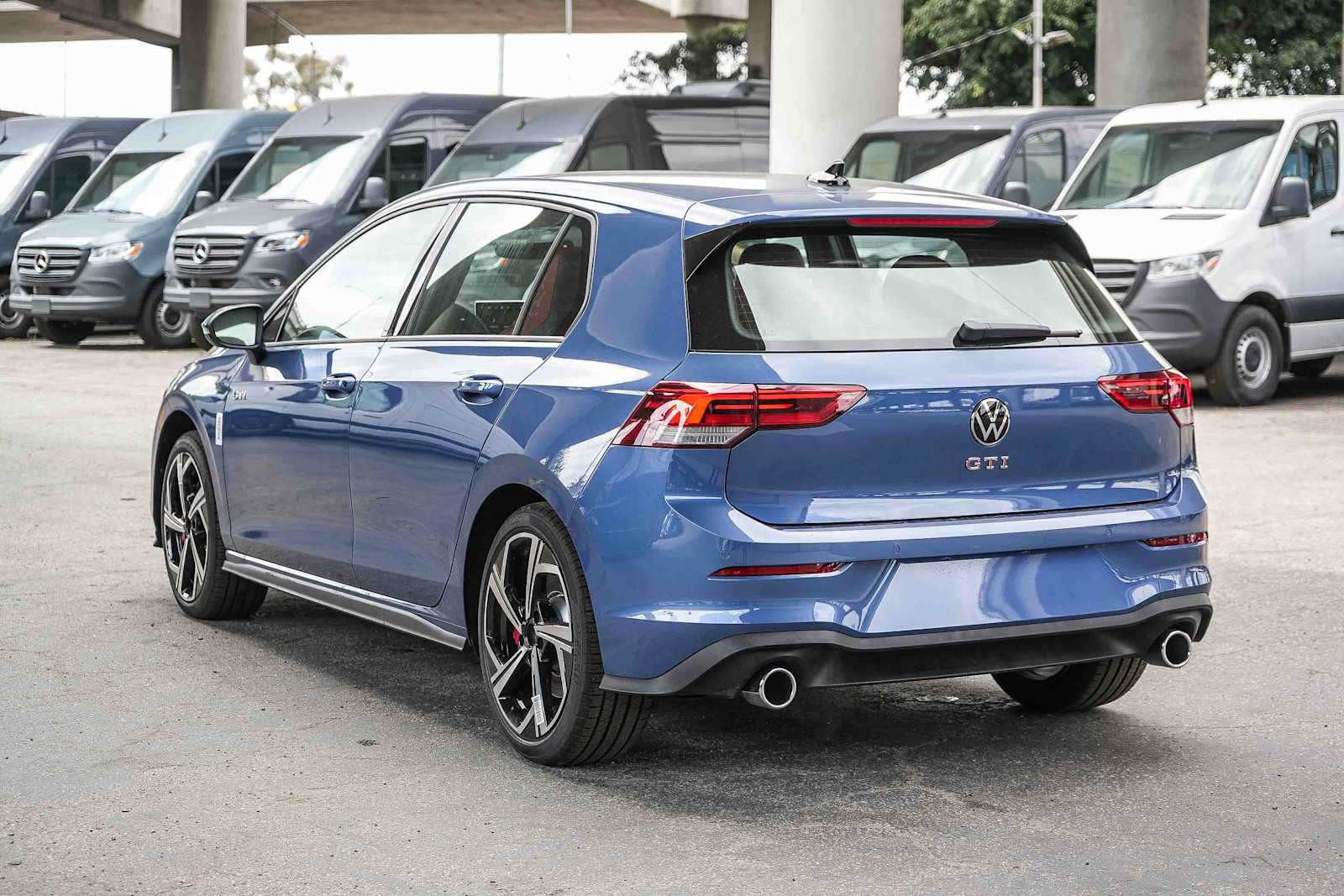 New 2026 Volkswagen GTI SE FWD image 8