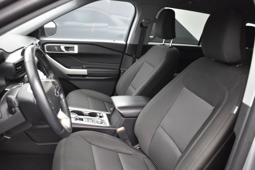 Used 2023 Ford Explorer XLT AWD/4WD image 11