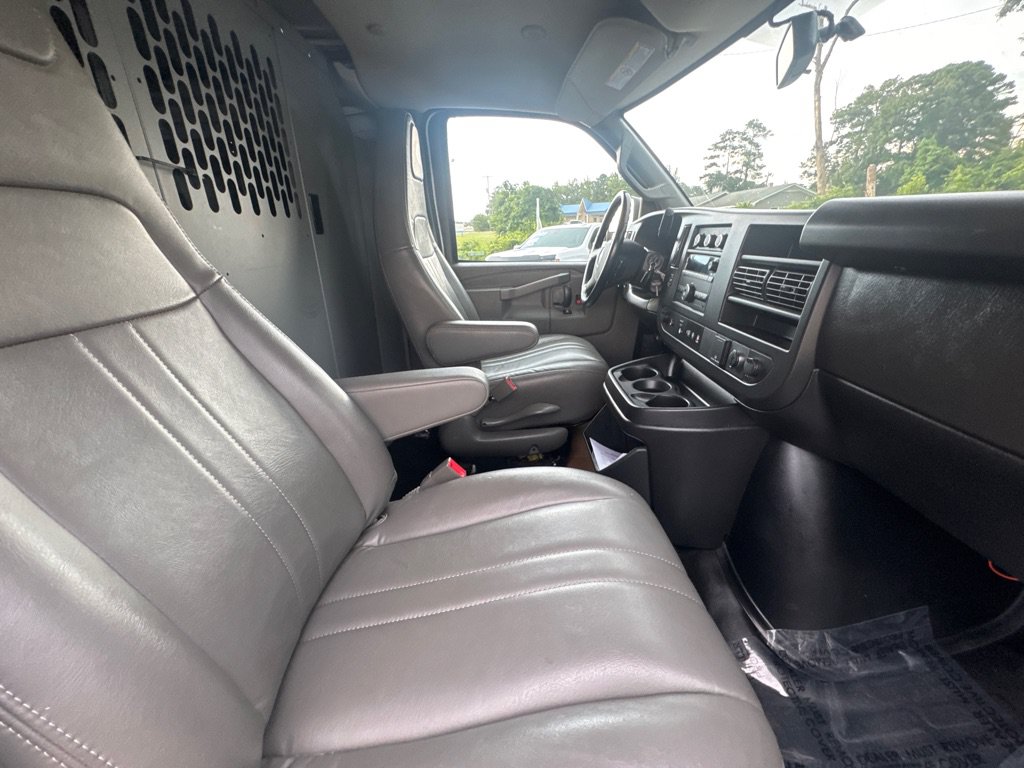 Used 2022 Chevrolet Express 3500 w/ Driver Convenience Package RWD image 8