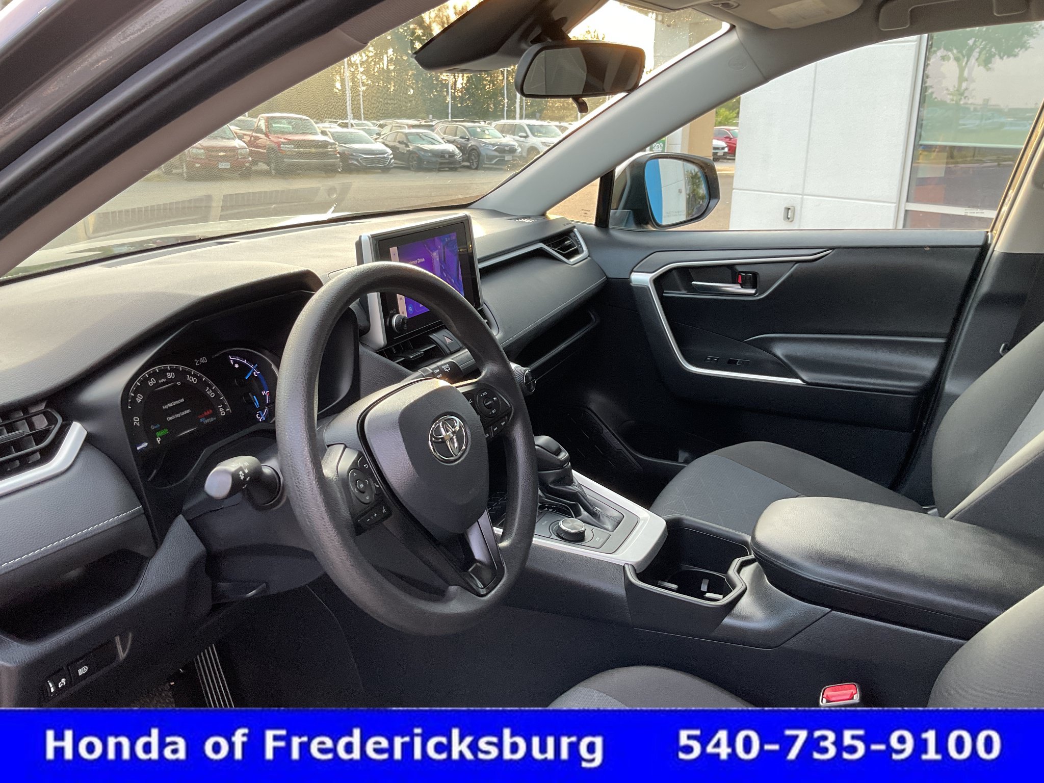 Used 2024 Toyota RAV4 XLE AWD/4WD image 29