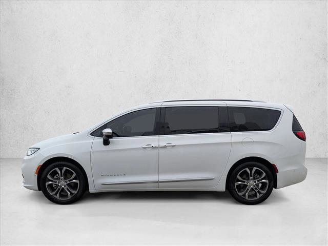 Used 2025 Chrysler Pacifica Pinnacle image 9